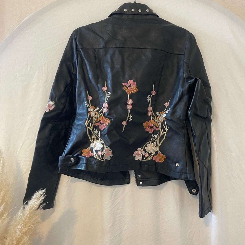Leather jacket - Picture 3 of 4
